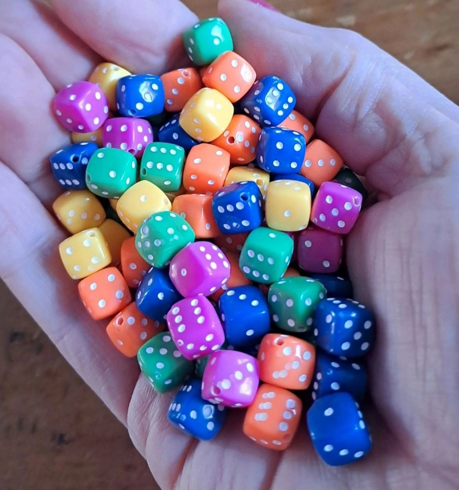 5 kleuren mix dobbelsteen kralen 8mm 100 stuks